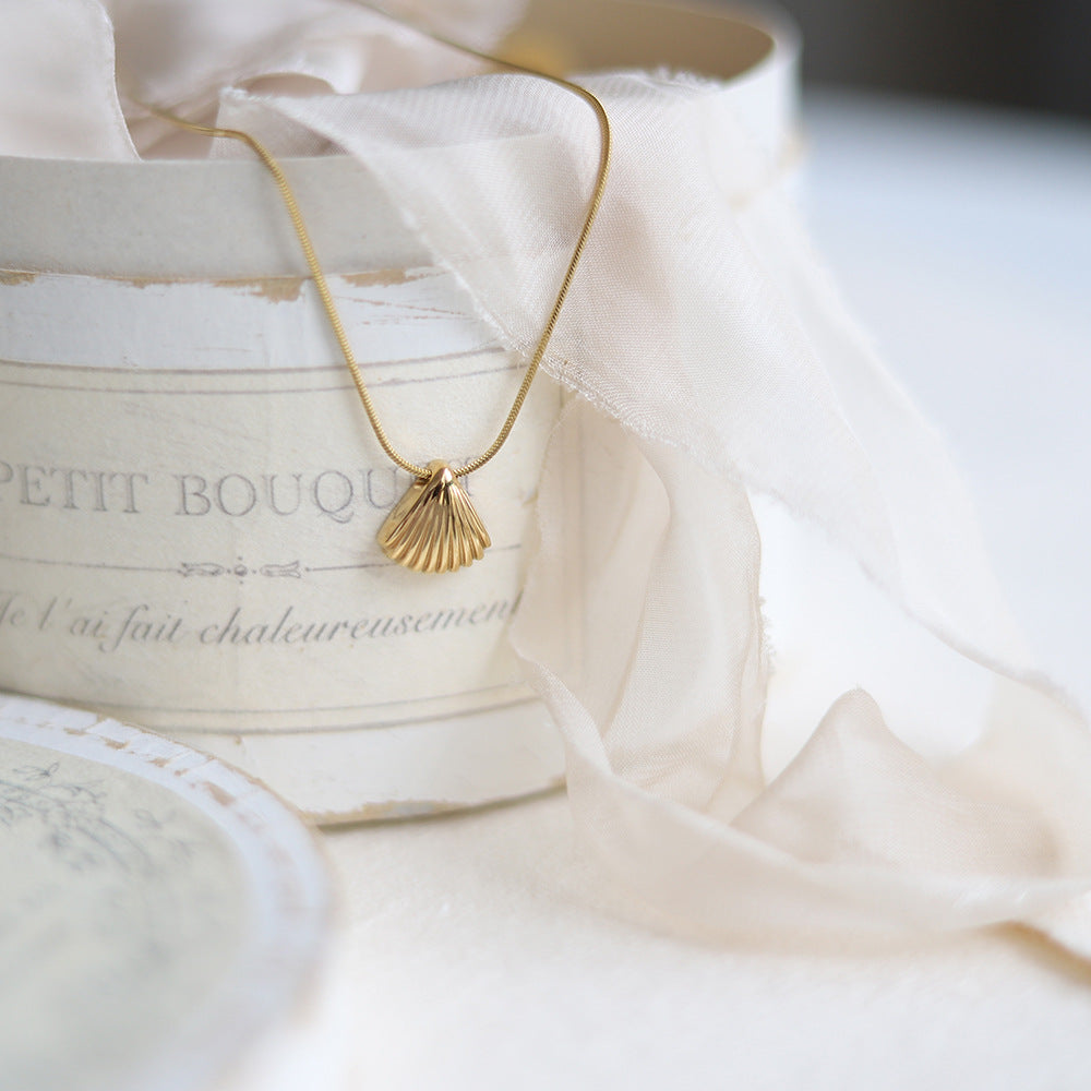 Ocean Short Chain Fan Shell Snake Bone Necklace
