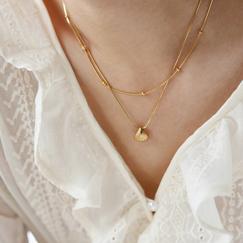 Ocean Short Chain Fan Shell Snake Bone Necklace