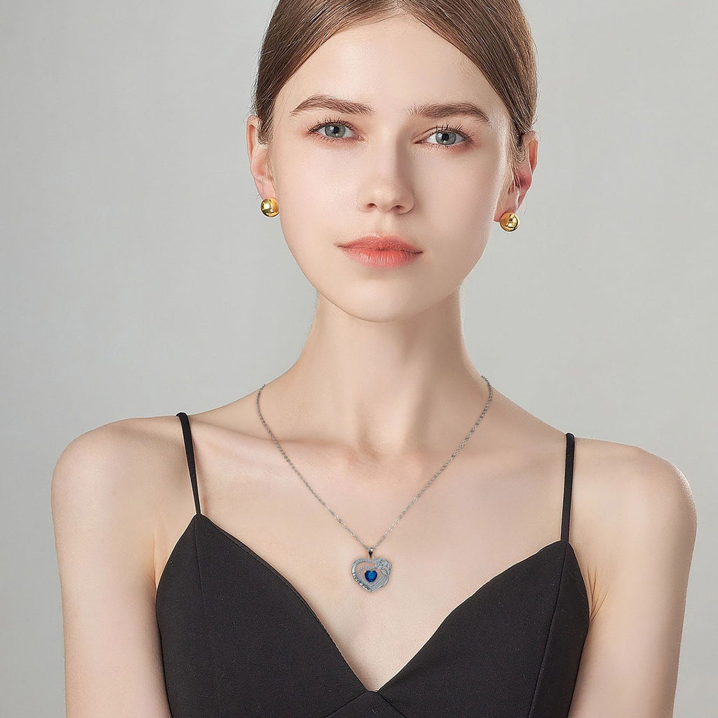 Fashionable Elegant Heart-shaped Pendant Rose Necklace