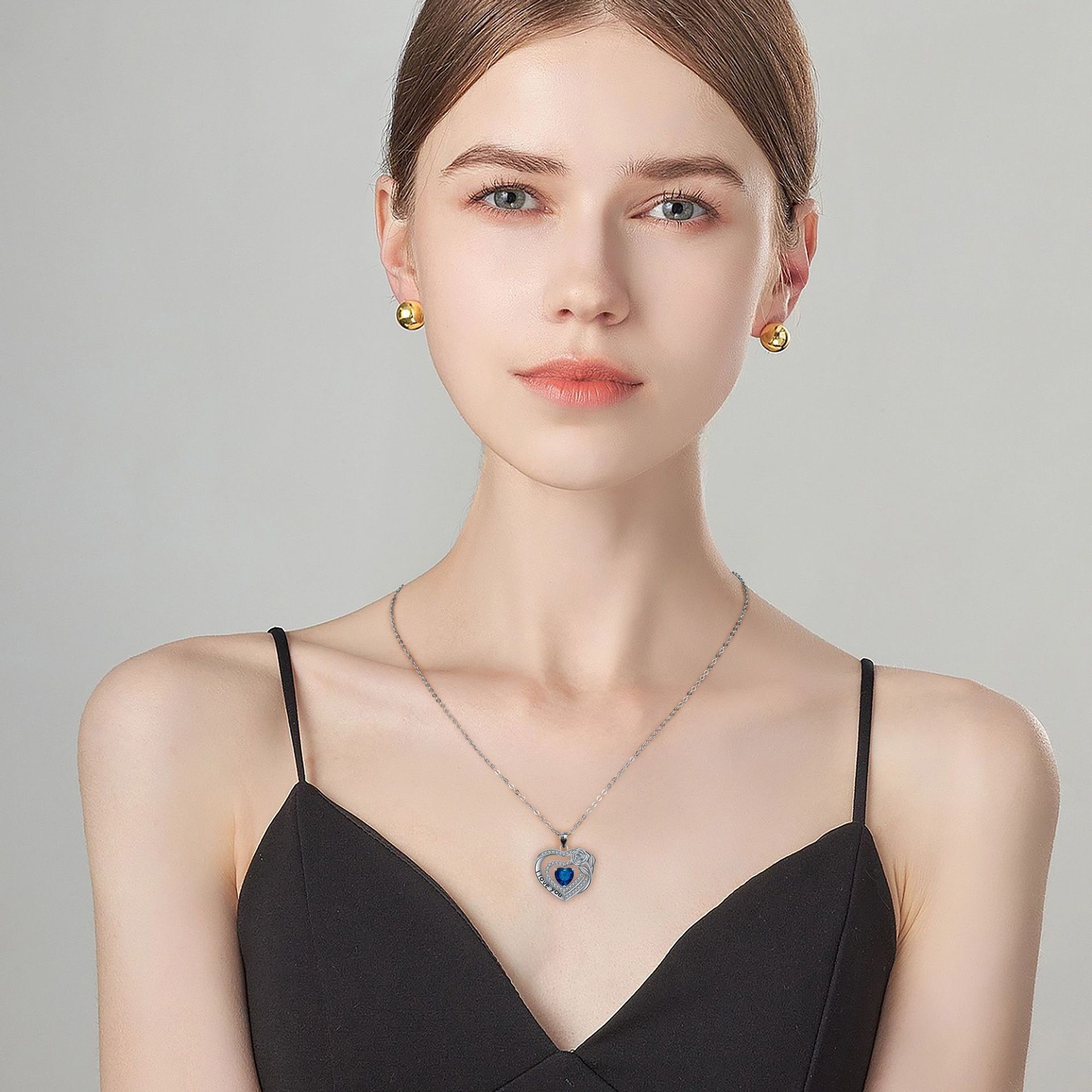 Fashionable Elegant Heart-shaped Pendant Rose Necklace